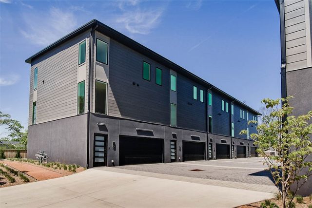 206 NW 9th Street, Bentonville, AR 72712