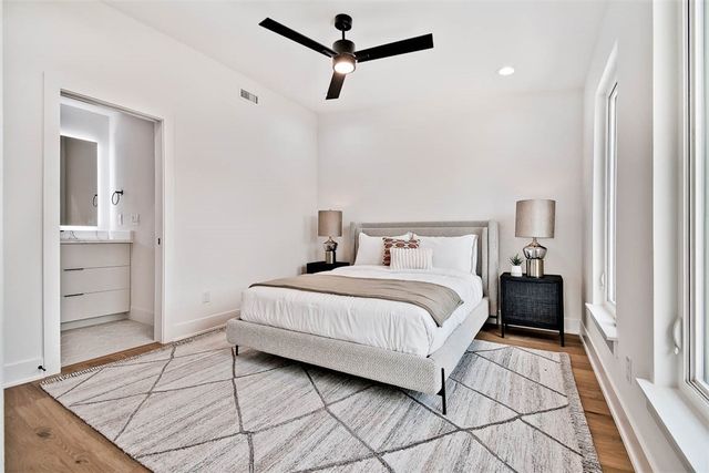 206 NW 9th Street, Bentonville, AR 72712