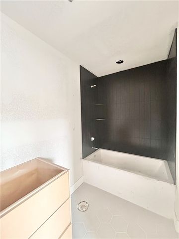 206 NW 9th Street, Bentonville, AR 72712