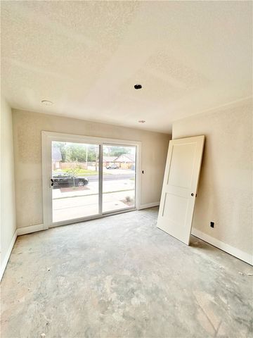 206 NW 9th Street, Bentonville, AR 72712