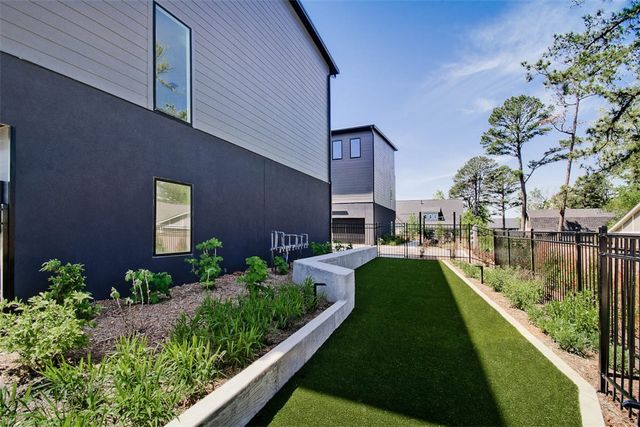 206 NW 9th Street, Bentonville, AR 72712