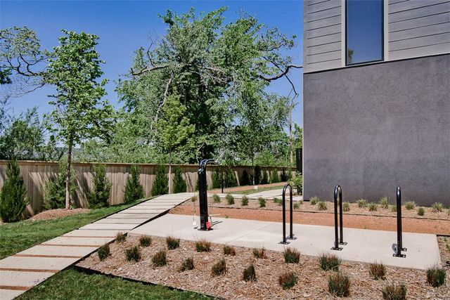 206 NW 9th Street, Bentonville, AR 72712