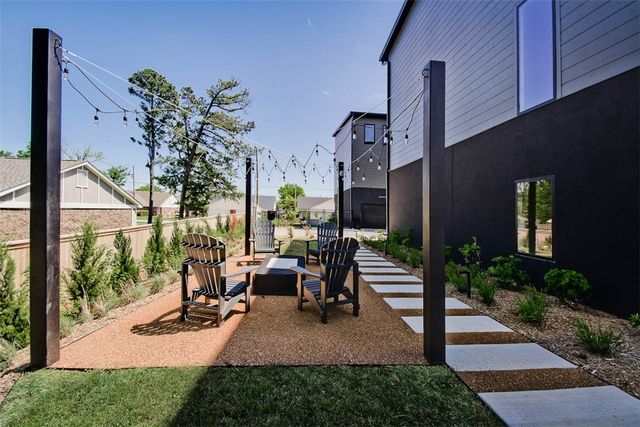 206 NW 9th Street, Bentonville, AR 72712
