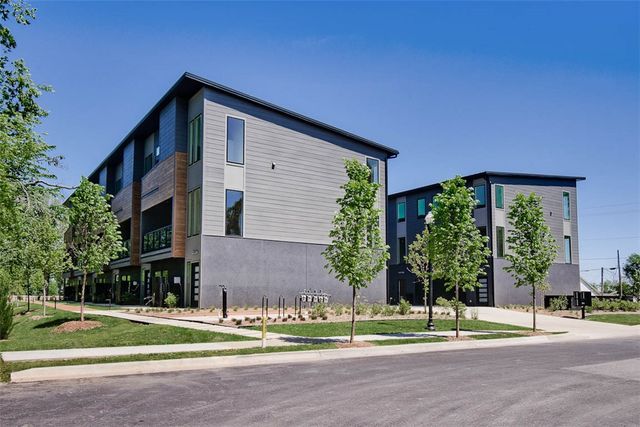 206 NW 9th Street, Bentonville, AR 72712