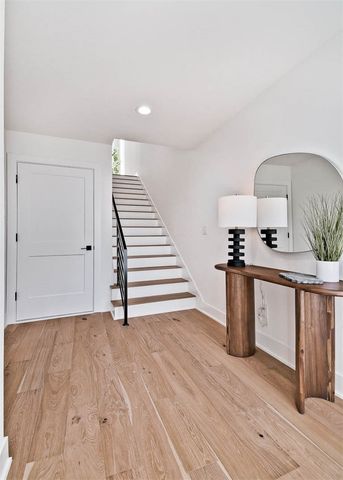 206 NW 9th Street, Bentonville, AR 72712