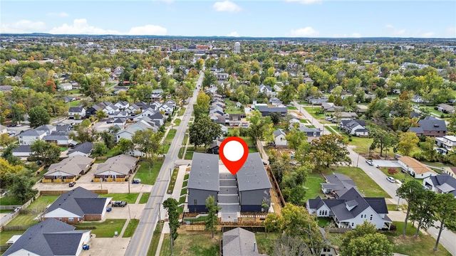206 NW 9th Street, Bentonville, AR 72712