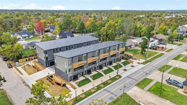 206 NW 9th Street, Bentonville, AR 72712