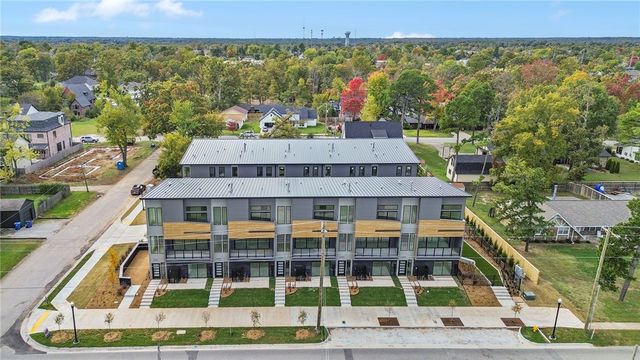 206 NW 9th Street, Bentonville, AR 72712
