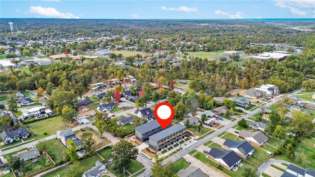 206 NW 9th Street, Bentonville, AR 72712