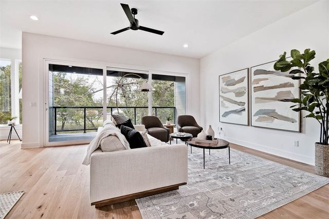 206 NW 9th Street, Bentonville, AR 72712