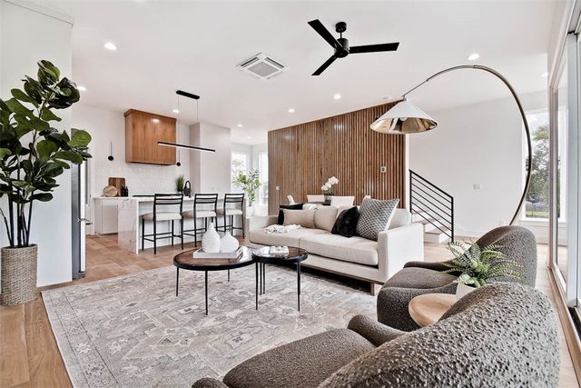 206 NW 9th Street, Bentonville, AR 72712