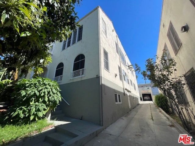 140 N Kenmore Avenue, Los Angeles, CA 90004