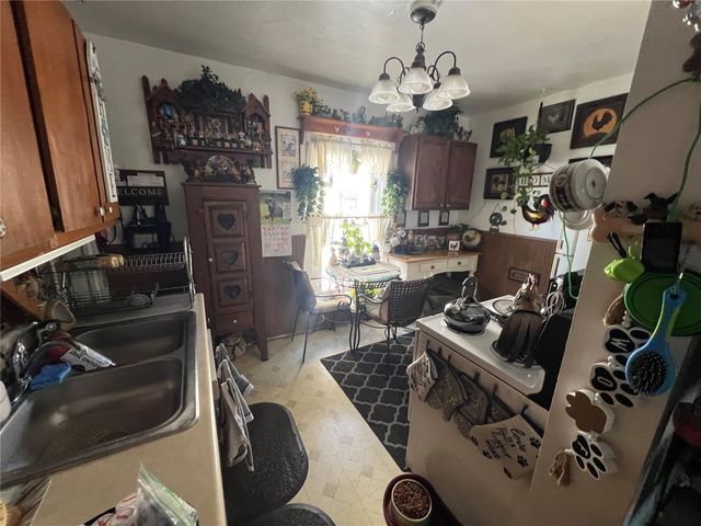 366 7TH Avenue SW, Cedar Rapids, IA 52404