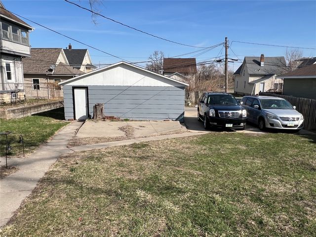 366 7TH Avenue SW, Cedar Rapids, IA 52404