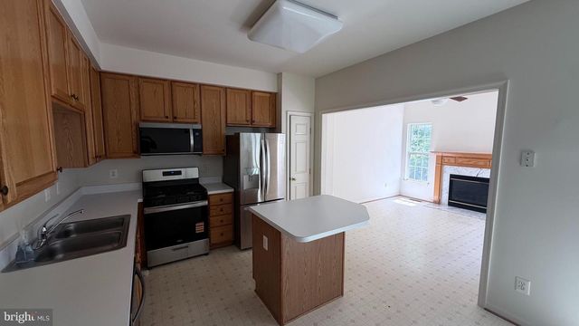 13643 SAINT JOHNS WOOD PL, Herndon, VA 20171