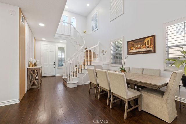 19924 Via Joyce Drive, Saugus, CA 91350