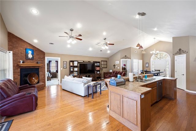 81 Double Springs Road, Russellville, AR 72802