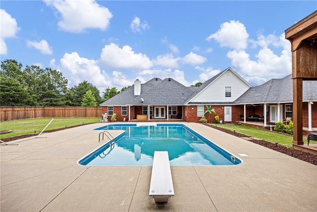 81 Double Springs Road, Russellville, AR 72802