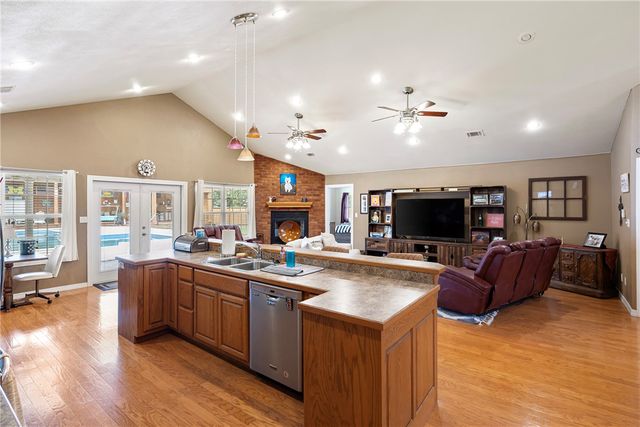 81 Double Springs Road, Russellville, AR 72802