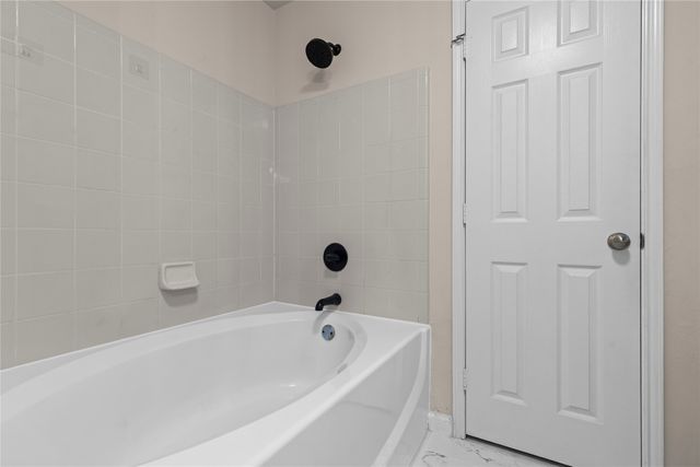 3028 Casa Bella Drive, Arlington, TX 76010