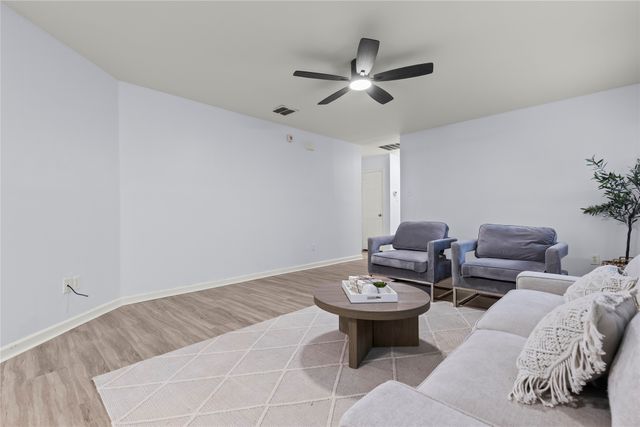 3028 Casa Bella Drive, Arlington, TX 76010