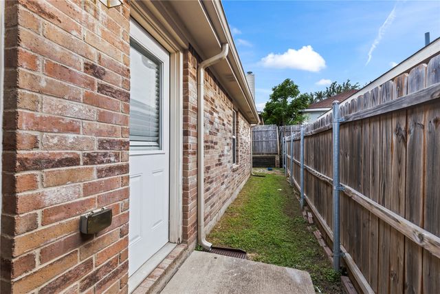 3028 Casa Bella Drive, Arlington, TX 76010