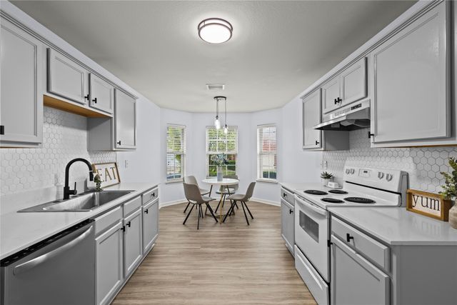 3028 Casa Bella Drive, Arlington, TX 76010