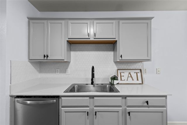 3028 Casa Bella Drive, Arlington, TX 76010