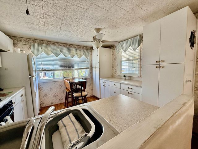 651 54TH LANE S 14, St Petersburg, FL 33707