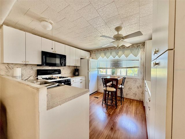 651 54TH LANE S 14, St Petersburg, FL 33707