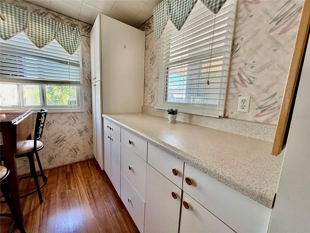 651 54TH LANE S 14, St Petersburg, FL 33707