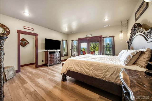 2200 E Webb Hill Road, Union, WA 98592