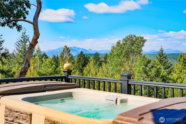 2200 E Webb Hill Road, Union, WA 98592