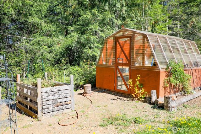 2200 E Webb Hill Road, Union, WA 98592