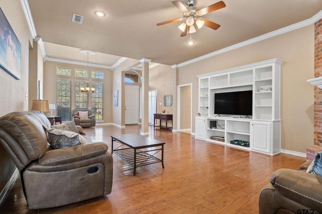 307 Robinwood Ln, Whitehouse, TX 75791