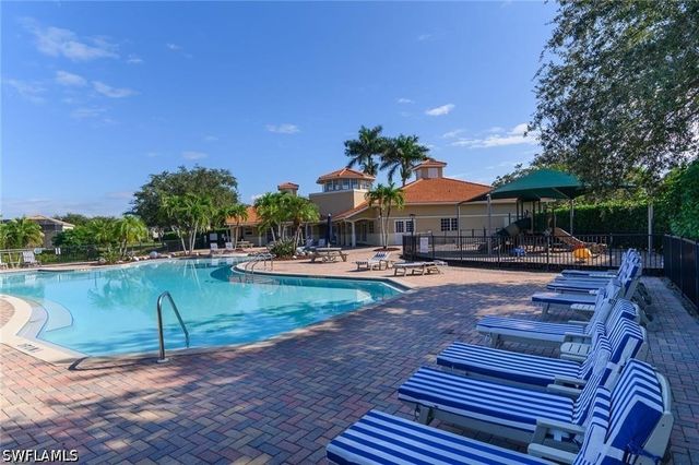 2078 Grove DR, Naples, FL 34120