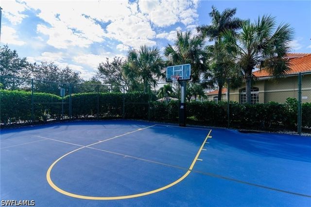 2078 Grove DR, Naples, FL 34120