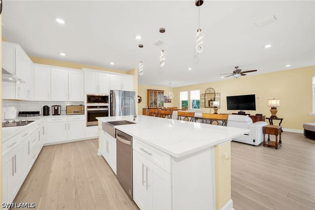 2078 Grove DR, Naples, FL 34120