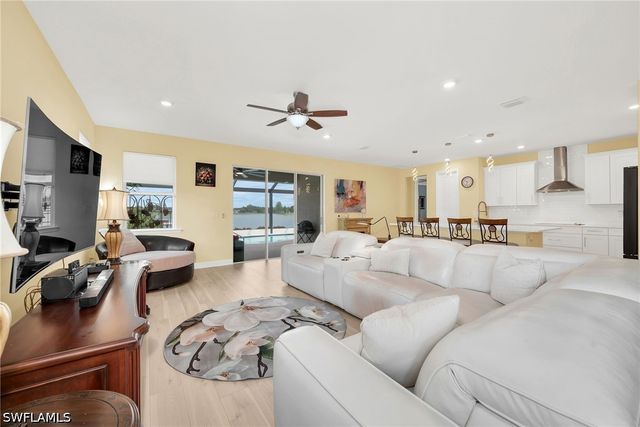 2078 Grove DR, Naples, FL 34120
