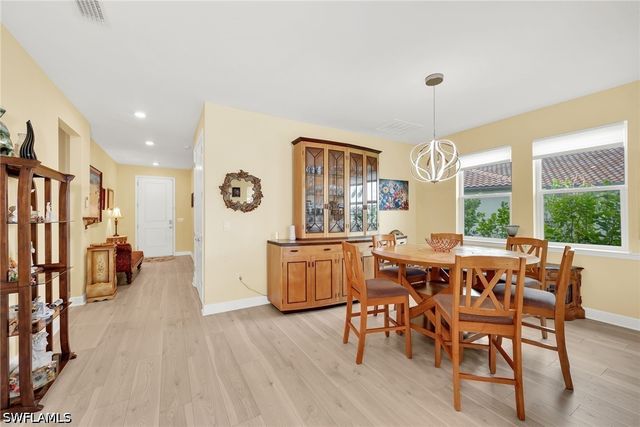 2078 Grove DR, Naples, FL 34120