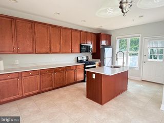 8 MECHANIC ST, Swedesboro, NJ 08085