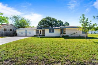 202 Reynolds Ave, Taft, TX 78390