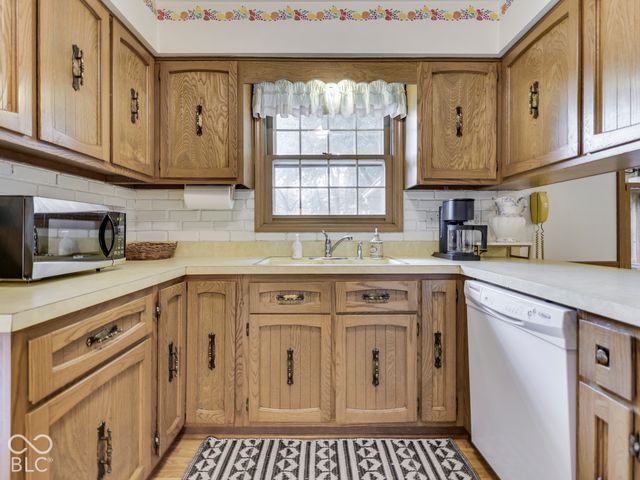 594 Watterson Court, Indianapolis, IN 46217