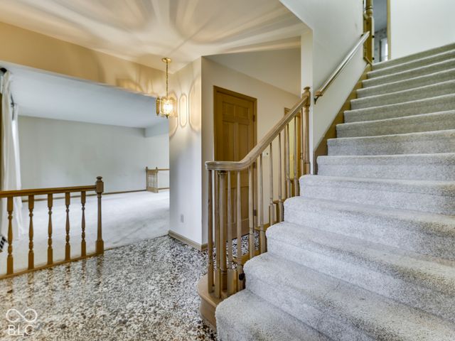594 Watterson Court, Indianapolis, IN 46217