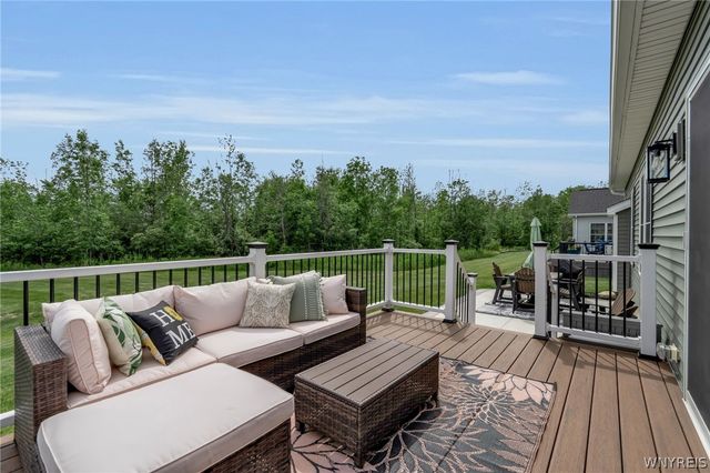 9031 Somerset Way, Clarence, NY 14032
