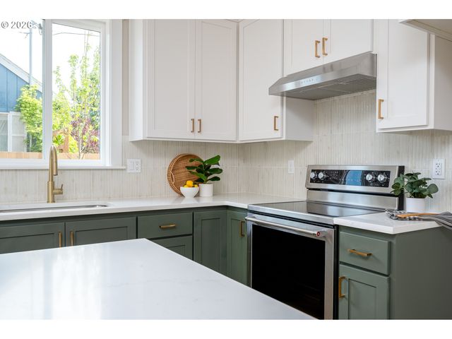 8429 Ne Hassalo St, Portland, OR 97220
