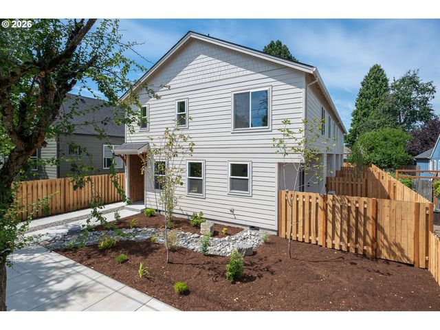 8429 Ne Hassalo St, Portland, OR 97220