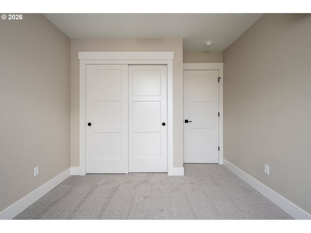 8429 Ne Hassalo St, Portland, OR 97220