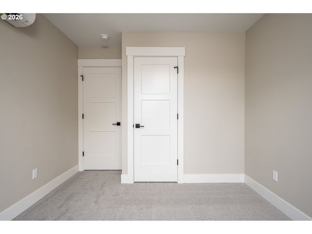 8429 Ne Hassalo St, Portland, OR 97220
