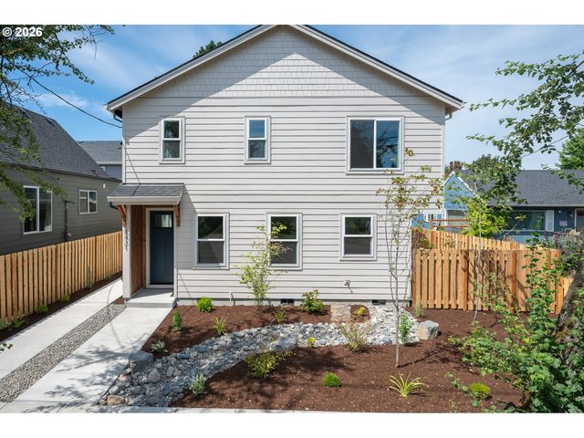 8429 Ne Hassalo St, Portland, OR 97220